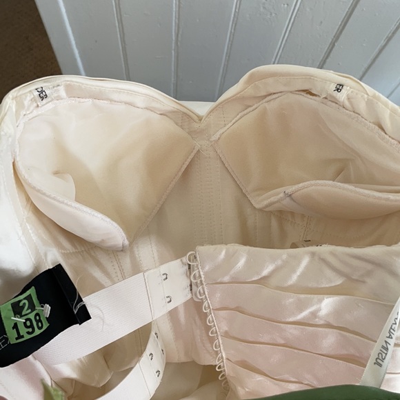 👰‍♀️ Justin Alexander Strapless Wedding Dress 👰🏽 - Picture 7 of 10